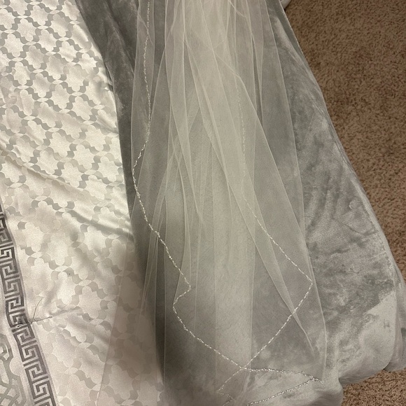 Beaded wedding veil - Picture 8 of 9